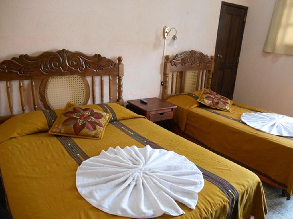 Hotel El Chaparral Panajachel Szoba fotó